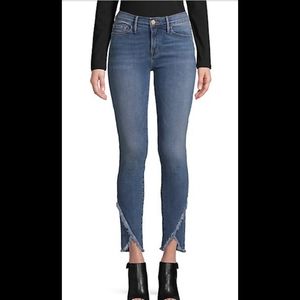Frame le skinny de jeanne assymetrical hem jeans